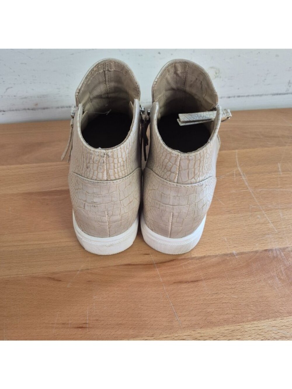 Steve Madden Caliber Croc-Embossed High-Top Sneakers Beige PU Upper Side Zipper - Picture 6 of 7